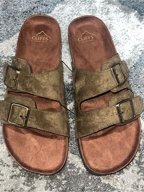 Cliffs by White Mountain Pandora Olive Green Sandals buckles faux suede NWOT